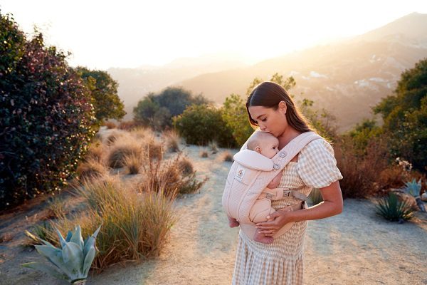 Ergobaby Omni Breeze nosiljka Kvarc roza - Slika 7